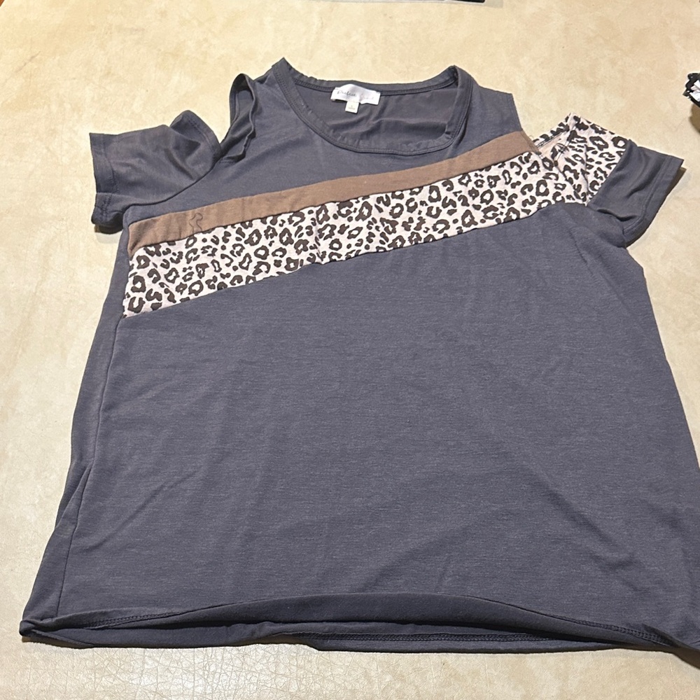 Stylish Gray Leopard Print Women's Top